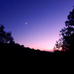 夏の夕日は西に沈む