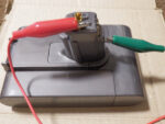 ダイソンのバッテリーを無理矢理充電する